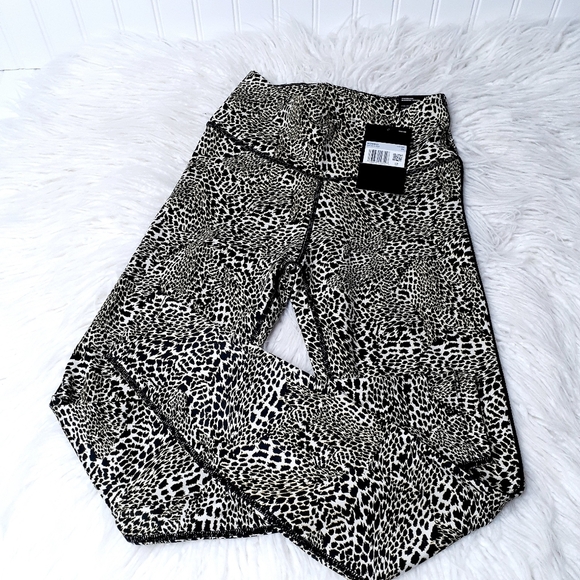 NEW Nike size XS Women's One Leopard Print P1633 - Picture 3 of 10